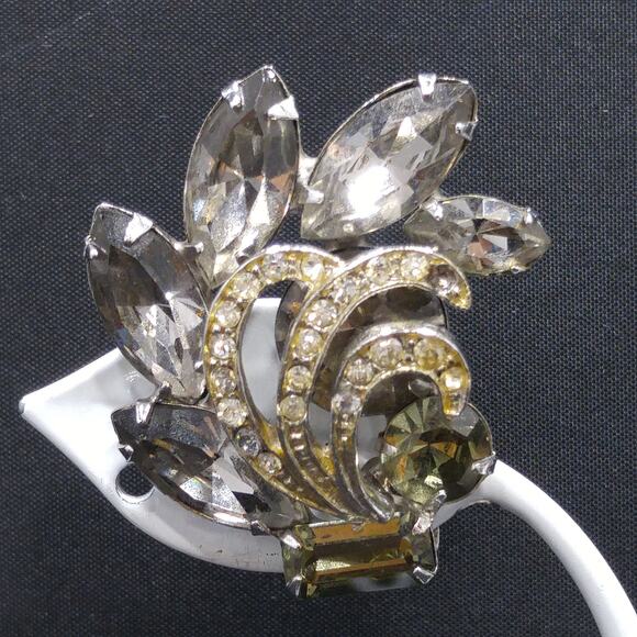 Weiss Gray Clear Rhinestone Earrings, Rhodium Plated, 1960s Vintage Jewelry - Picture 2 of 10